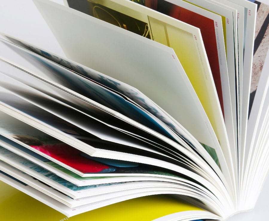 Livre de design graphique, édition B2B et communication corporate.